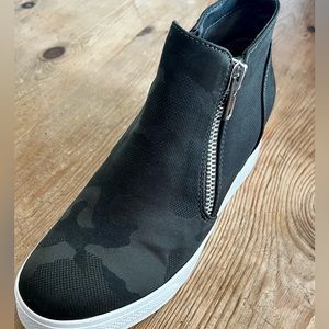 Steve Madden Women’s Wedgie Sneaker - Camouflage